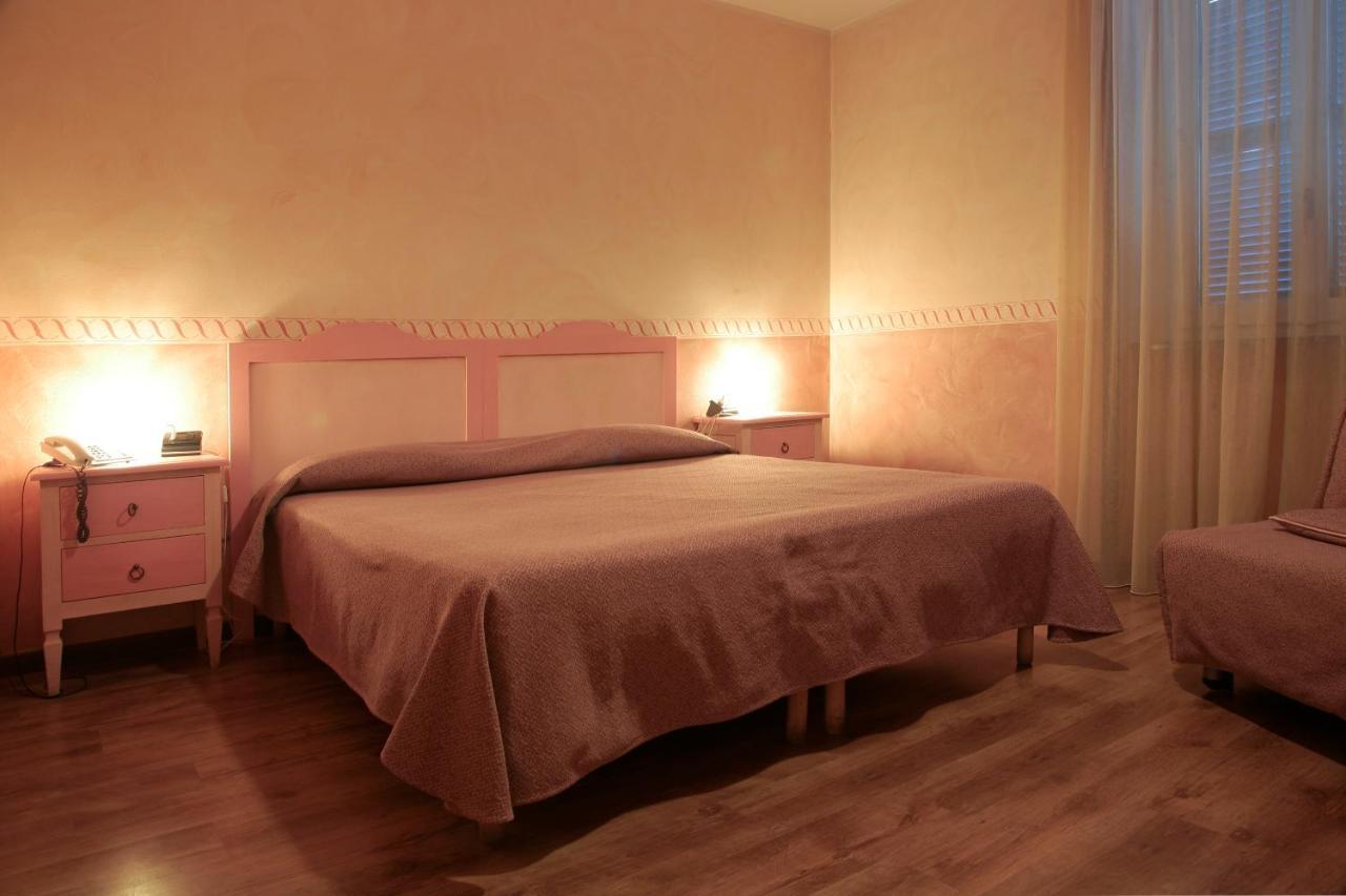 Hotel Risi Colico Rum bild