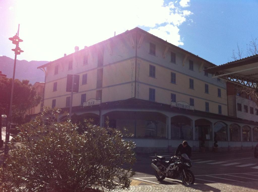 Hotel Risi Colico Exteriör bild
